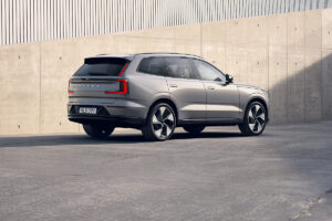 2023-volvo-ex90-9